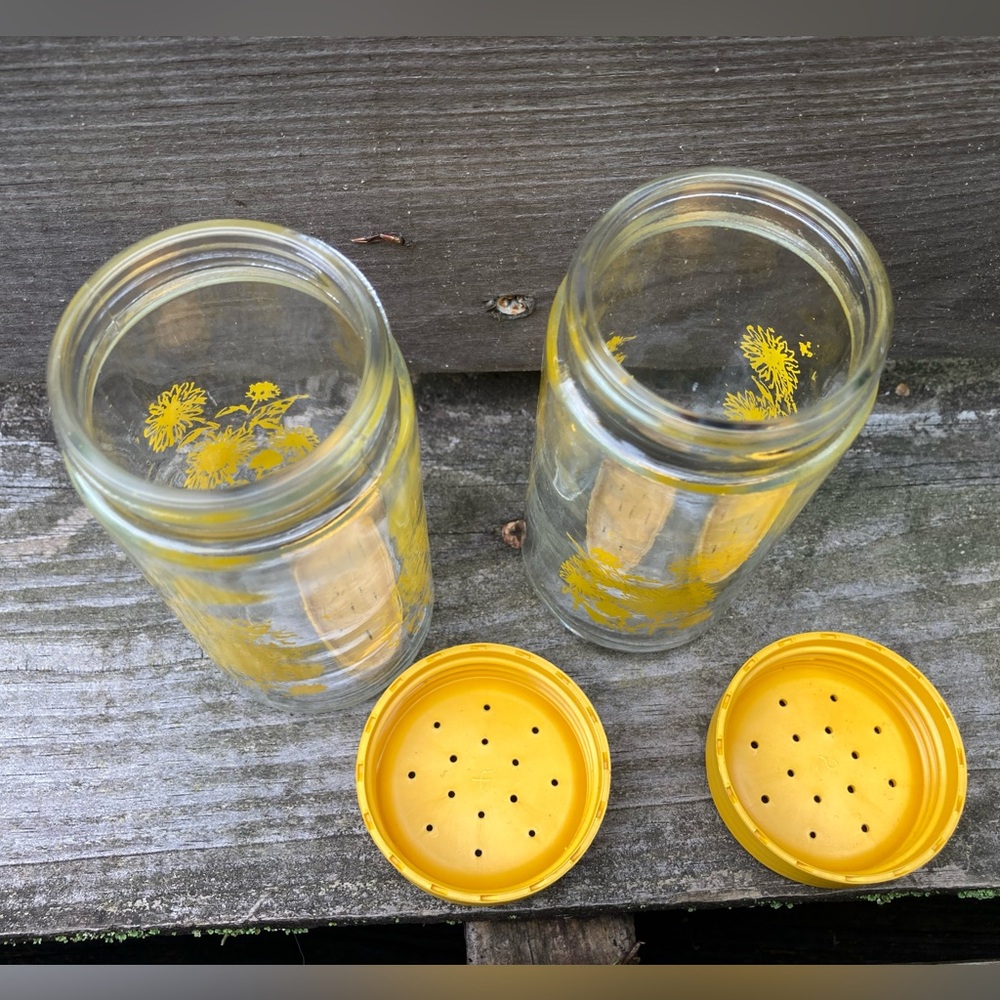 Vintage Glass Salt and Pepper Shakers with Yellow Sunflowers Print and Tops! - Picture 6 of 12